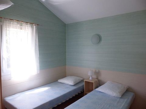 Chalet 2/6 personnes - Confort -35m² -2 chambres - Terrasse semi-couverte - TV - Clim