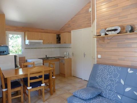 CHALET 6 personnes - Chalet Confort -35m² -2 chambres - terrasse semi-couverte - TV - Clim 2/6 pers