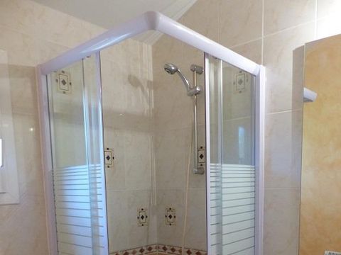 Chalet 2/6 personnes - Confort -35m² -2 chambres - Terrasse semi-couverte - TV - Clim