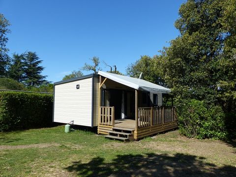 Mobilhome 2/6 personnes - Premium 32m² - 3 chambres - Terrasse semi-couverte - TV - Clim