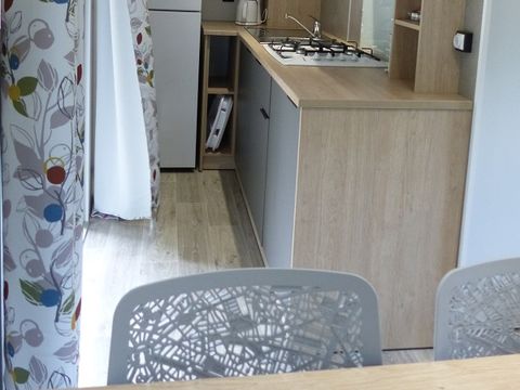MOBILHOME 6 personnes - Mobil-Home Premium 32m² 3 chambres - terrasse semi-couverte - TV - Clim 2/6 pers