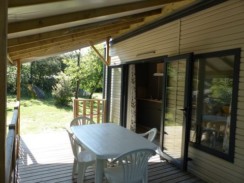 MOBILHOME 6 personnes - Mobil-Home Premium 32m² 3 chambres - terrasse semi-couverte - TV - Clim 2/6 pers