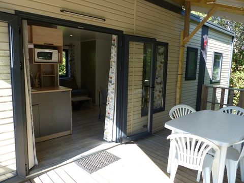 Mobilhome 2/6 personnes - Premium 32m² - 3 chambres - Terrasse semi-couverte - TV - Clim