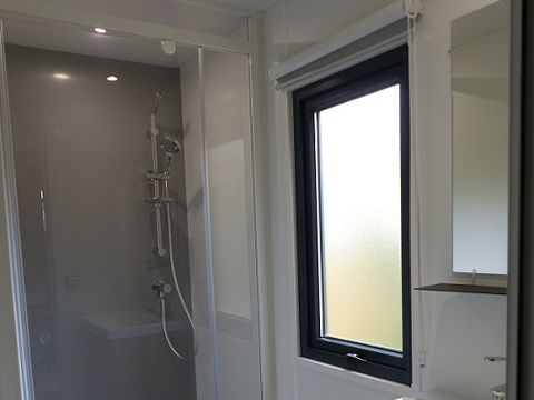 MOBILHOME 5 personnes - Mobil-Home Premium -30m² -2 chambres - terrasse couverte - TV - Clim 2/5 pers
