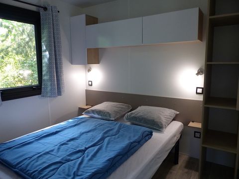MOBILHOME 5 personnes - Mobil-Home Premium -30m² -2 chambres - terrasse couverte - TV - Clim 2/5 pers
