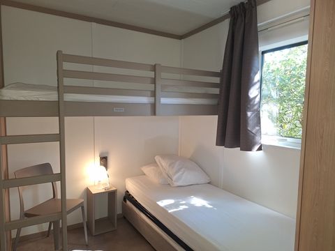 CHALET 5 personnes - NEW // Chalet Premium -28m2 - 2 chambres - terrasse couverte - TV - Clim 2/5 pers