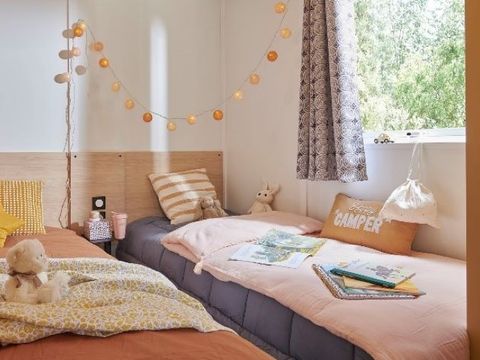 CHALET 5 personnes - NEW // Chalet Premium -28m2 - 2 chambres - terrasse couverte - TV - Clim 2/5 pers