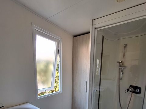 Mobilhome 2/4 personnes - Confort Louisiane 26m² - 2 chambres - Terrasse semi-couverte - TV +clim
