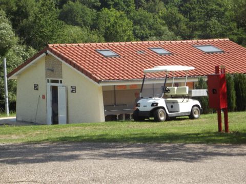 Emplacement - voiture + tente/caravane ou camping-car + électricité 6A + douches