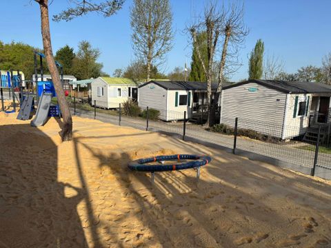 MOBILHOME 5 personnes - Cottage face au jeux enfants