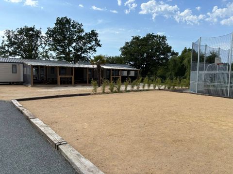 MOBILHOME 9 personnes -  Cottage face au terrain de foot 8/9 pers