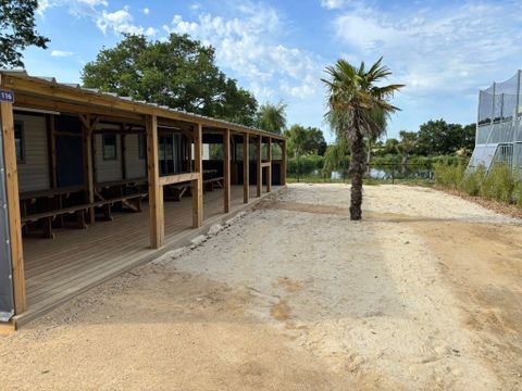 MOBILHOME 9 personnes -  Cottage face au terrain de foot 8/9 pers