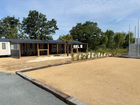 MOBILHOME 9 personnes -  Cottage face au terrain de foot 8/9 pers