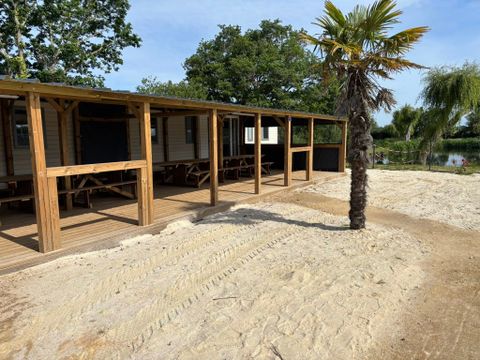 MOBILHOME 9 personnes -  Cottage face au terrain de foot 8/9 pers