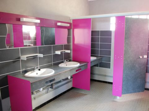 Emplacement - Emplacement + véhicule + électricité 10A 2/6 pers