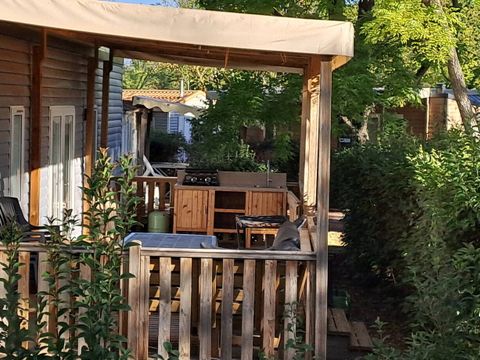 BUNGALOW 6 personnes - Mobil-home | Premium Exclusive | 3 Ch. | 6 Pers. | Lounge Decking | Outdoor Kitchen | Clim. | TV BUNGALOW 6 personnes - Mobil-home | Premium Exclusive | 3 Ch. | 6 Pers. | Lounge Decking | Outdoor Kitchen | Clim. | TV