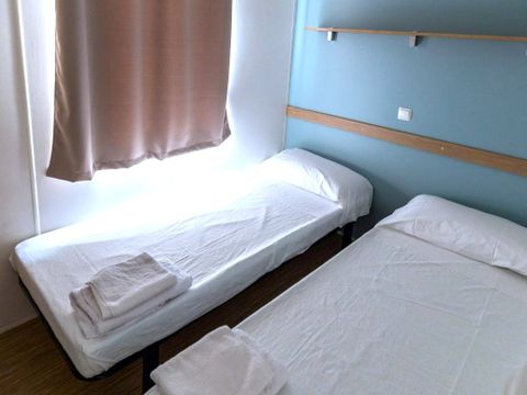 MOBILHOME 6 personnes - 6pax 3 chambres TV + AC + BBQ +Parking