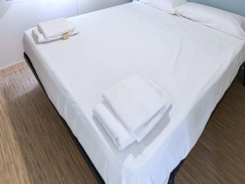 MOBILHOME 6 personnes - 6pax 3 chambres TV + AC + BBQ +Parking