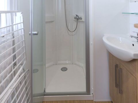 MOBILHOME 6 personnes - 6pax 3 chambres TV + AC + BBQ +Parking