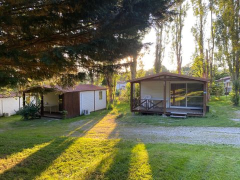Chalet 4 personnes - Peuplier Standard 26m² - 2 chambres - Terrasse couverte 10m² - Clim - TV