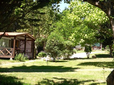CHALET 4 personnes - Chalet Peuplier Standard 26m² - 2 chambres + Terrasse couverte 10m² + Clim + TV 4 pers.