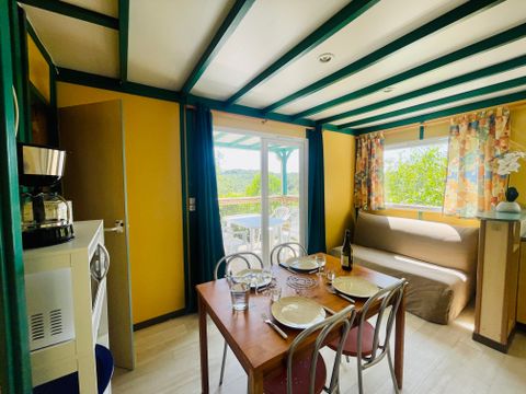 Chalet 4 personnes - Pommier Vue Montagne Confort 23m² - 2 chambres - Terrasse couverte 15m² - Clim - TV