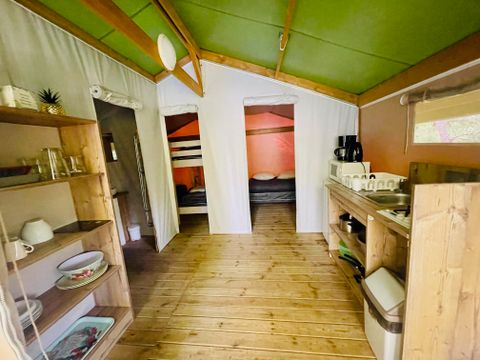 Tente en toile et en bois 5 personnes - Lodge Noisetier Standard 22m² - 2 chambres - Terrasse couverte 8m²
