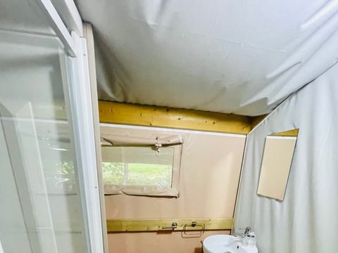 Tente en toile et en bois 5 personnes - Lodge Noisetier Standard 22m² - 2 chambres - Terrasse couverte 8m²