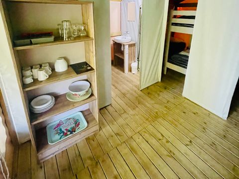 Tente en toile et en bois 5 personnes - Lodge Noisetier Standard 22m² - 2 chambres - Terrasse couverte 8m²