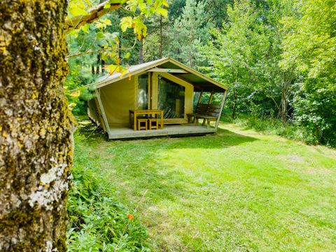 Tente en toile et en bois 5 personnes - Lodge Noisetier Standard 22m² - 2 chambres - Terrasse couverte 8m²