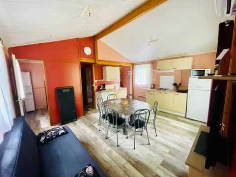Chalet 6/8 personnes - Cèdre Premium 35m² - 3 chambres - Terrasse semi couverte 8m² - Clim - TV - Lave-vaisselle