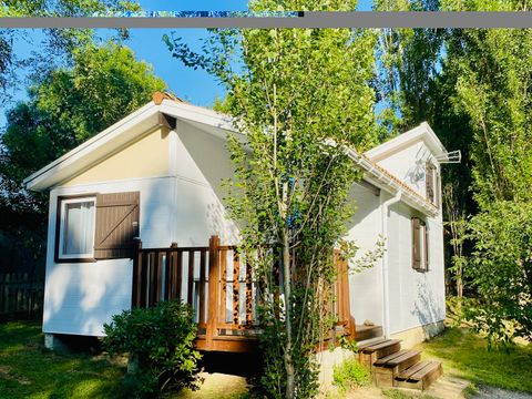 Chalet 6/8 personnes - Cèdre Premium 35m² - 3 chambres - Terrasse semi couverte 8m² - Clim - TV - Lave-vaisselle