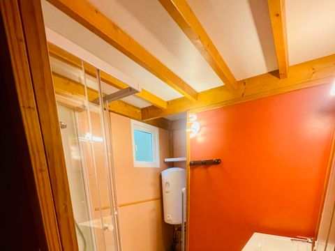 Chalet 6/8 personnes - Cèdre Premium 35m² - 3 chambres - Terrasse semi couverte 8m² - Clim - TV - Lave-vaisselle