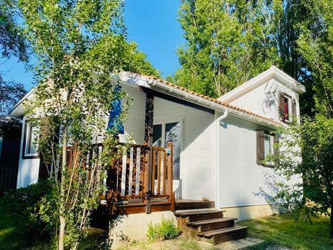 Chalet 6/8 personnes - Cèdre Premium 35m² - 3 chambres - Terrasse semi couverte 8m² - Clim - TV - Lave-vaisselle