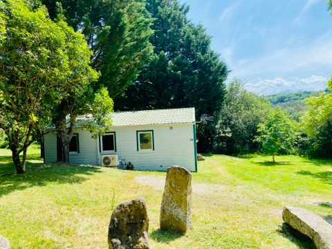 Chalet 5/6 personnes - Douglas Confort 32m2 climatisé - 2 chambres - Terrasse couverte 15m2