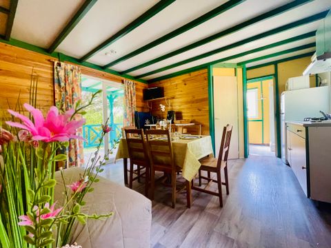 Chalet 5/6 personnes - Douglas Confort 32m2 climatisé - 2 chambres - Terrasse couverte 15m2