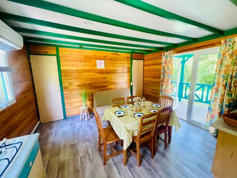 Chalet 5/6 personnes - Douglas Confort 32m2 climatisé - 2 chambres - Terrasse couverte 15m2