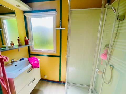 Chalet 5/6 personnes - Douglas Confort 32m2 climatisé - 2 chambres - Terrasse couverte 15m2