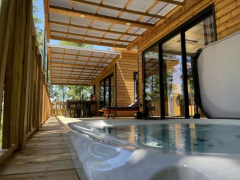 BUNGALOW 10 personnes - Cabane Spa Prestige XL 4ch. - 10p (Clim) BUNGALOW 10 personnes - Cabane Spa Prestige XL 4ch. - 10p (Clim)