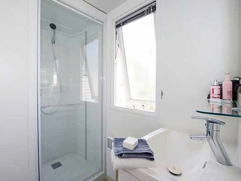 MOBILHOME 4 personnes - Comfort | 2 Ch. | 4 Pers. | Terrasse simple | Clim.