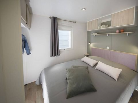 Mobilhome 6 personnes - Confort | 3 Chambres | 6 Couchages | Terrasse semi couverte | 1 Salle de bain | Climatisation