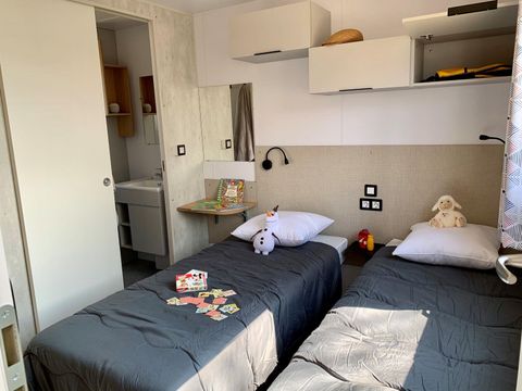 MOBILHOME 4 personnes - PREMIUM 34m² - (4pers)  2 CH + 2  SDB + LV + TV + Barbecue + Terrasse