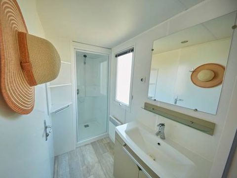 MOBILHOME 4 personnes - Mobil-home | Comfort | 2 Ch. | 4 Pers. | Terrasse surélevée | Clim. MOBILHOME 4 personnes - Mobil-home | Comfort | 2 Ch. | 4 Pers. | Terrasse surélevée | Clim.