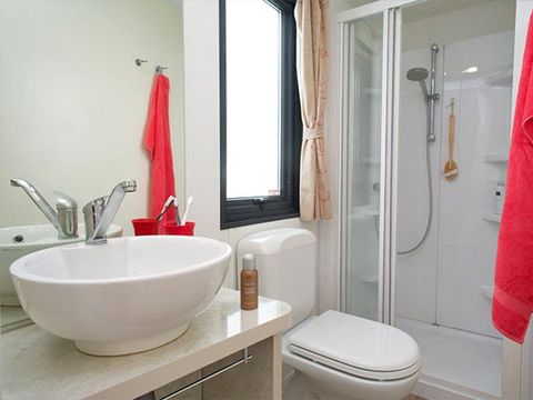 MOBILHOME 6 personnes - Comfort XL | 2 Ch. | 4/6 Pers. | Terrasse surélevée | Clim. | TV