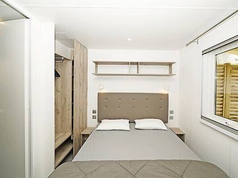 BUNGALOW 6 personnes - Mobil-home | Premium | 3 Ch. | 6 Pers. | Terrasse surélevée | 2 SDB | Clim.