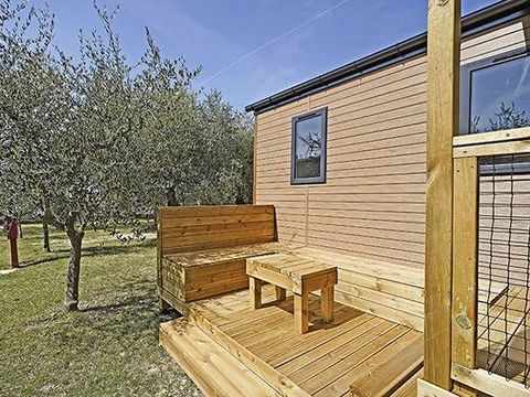 BUNGALOW 6 personnes - Mobil-home | Premium | 3 Ch. | 6 Pers. | Terrasse surélevée | 2 SDB | Clim.