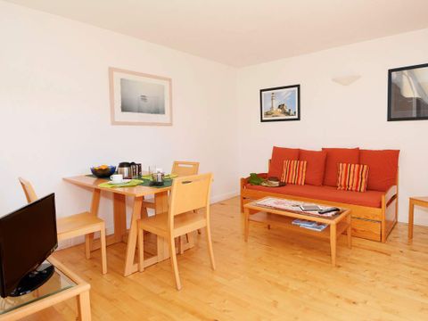 APPARTEMENT 6 personnes - (Coté piscine)