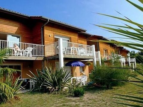 APPARTEMENT 6 personnes - (Coté piscine)