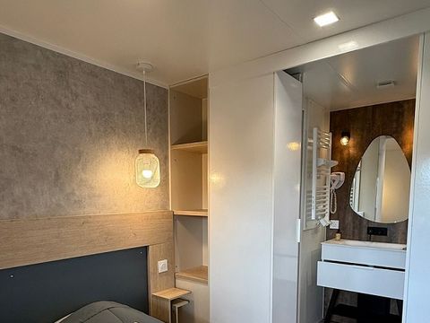 Mobilhome 4 personnes - ELEGANCE 40m² - 2 chambres - 2 salles de bain - Climatisation - Terrasse semi-couverte 27m² - Nouveauté 2024