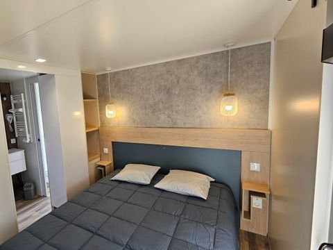 Mobilhome 4 personnes - ELEGANCE 40m² - 2 chambres - 2 salles de bain - Climatisation - Terrasse semi-couverte 27m² - Nouveauté 2024